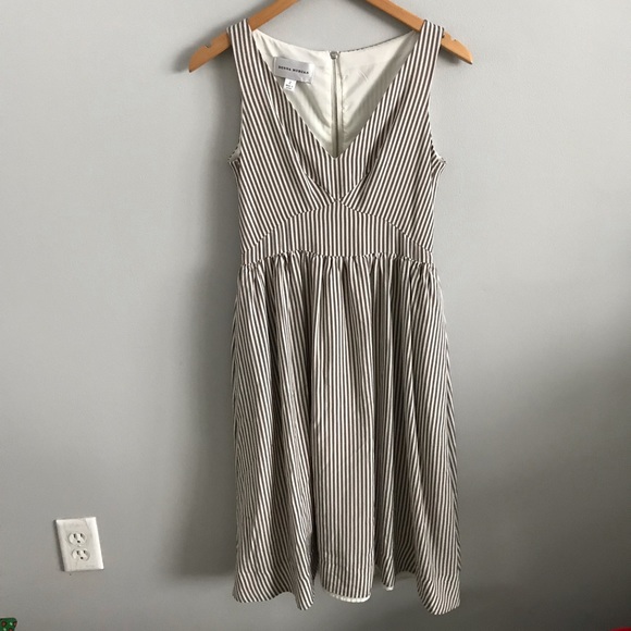 Donna Morgan Dresses & Skirts - Donna Morgan sleeves dress with pockets